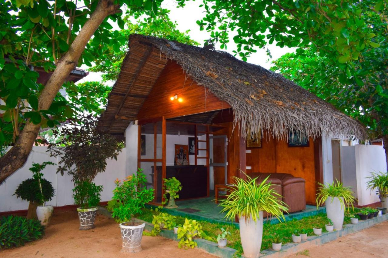 Golden Beach Cottages Тринкомали Экстерьер фото