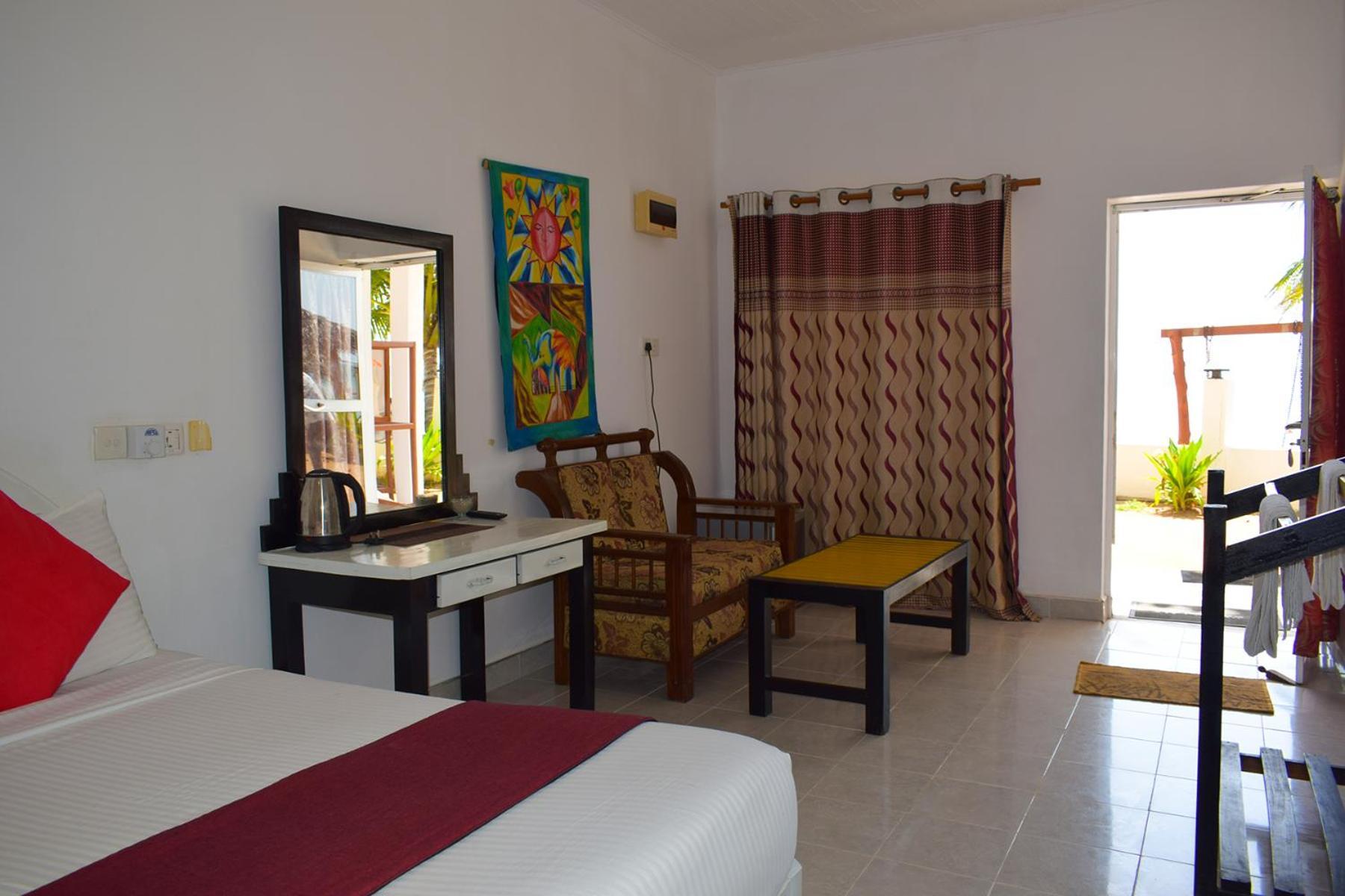 Golden Beach Cottages Тринкомали Экстерьер фото