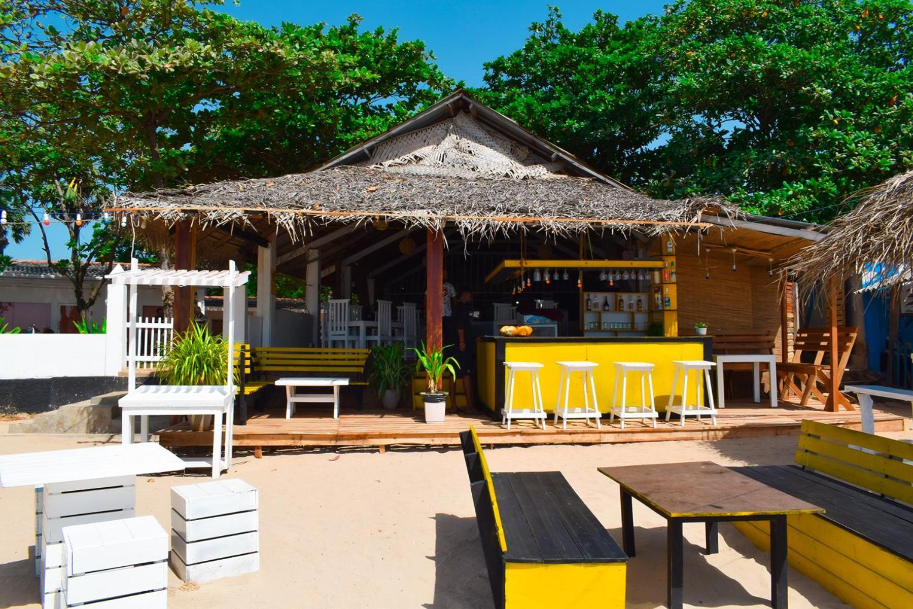 Golden Beach Cottages Тринкомали Экстерьер фото