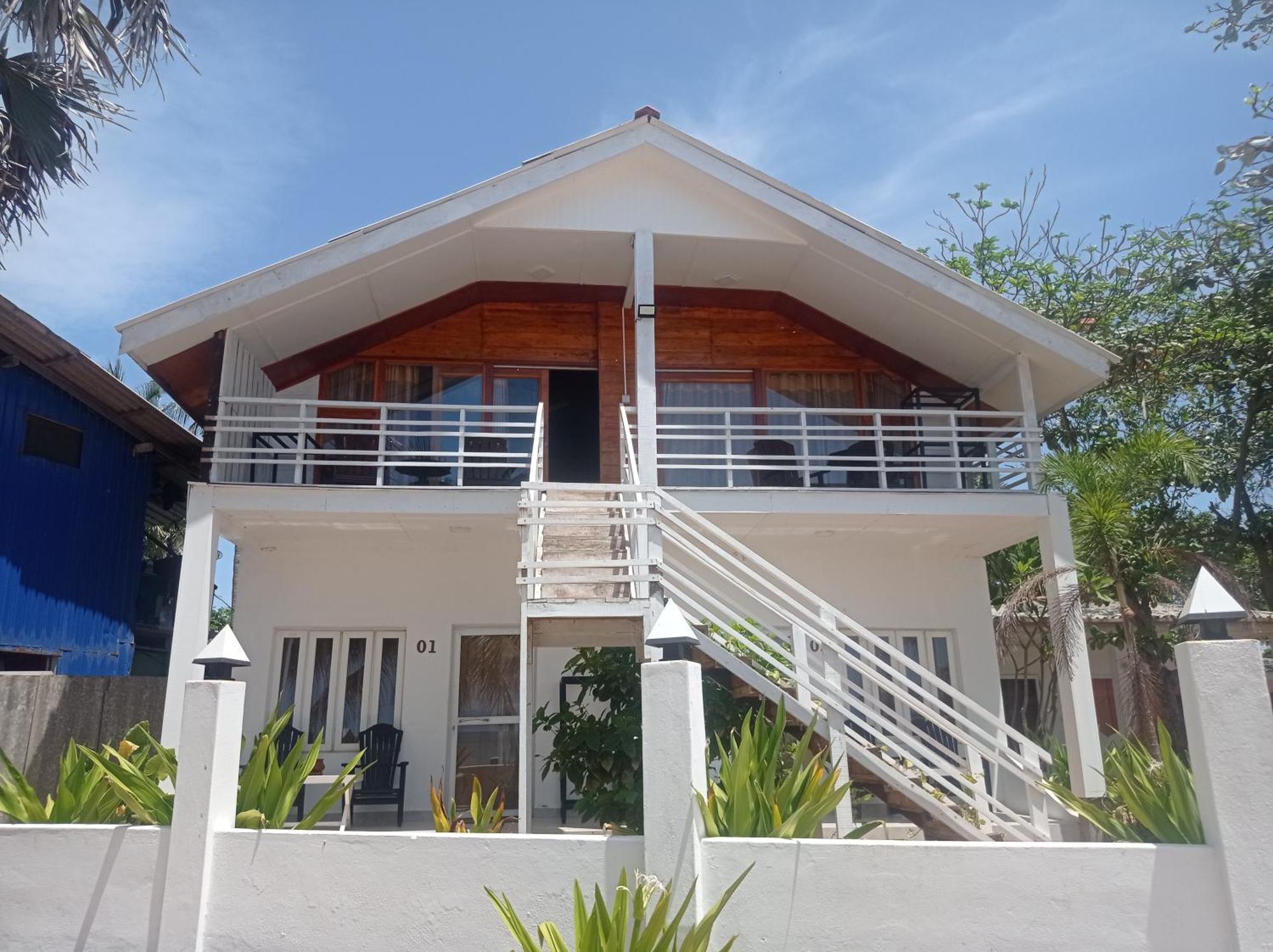 Golden Beach Cottages Тринкомали Экстерьер фото